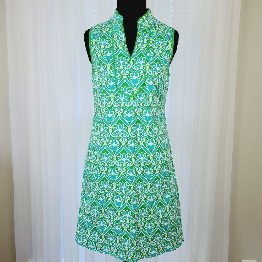 Kensie Green and White Sleeveless Printed Shift Dress